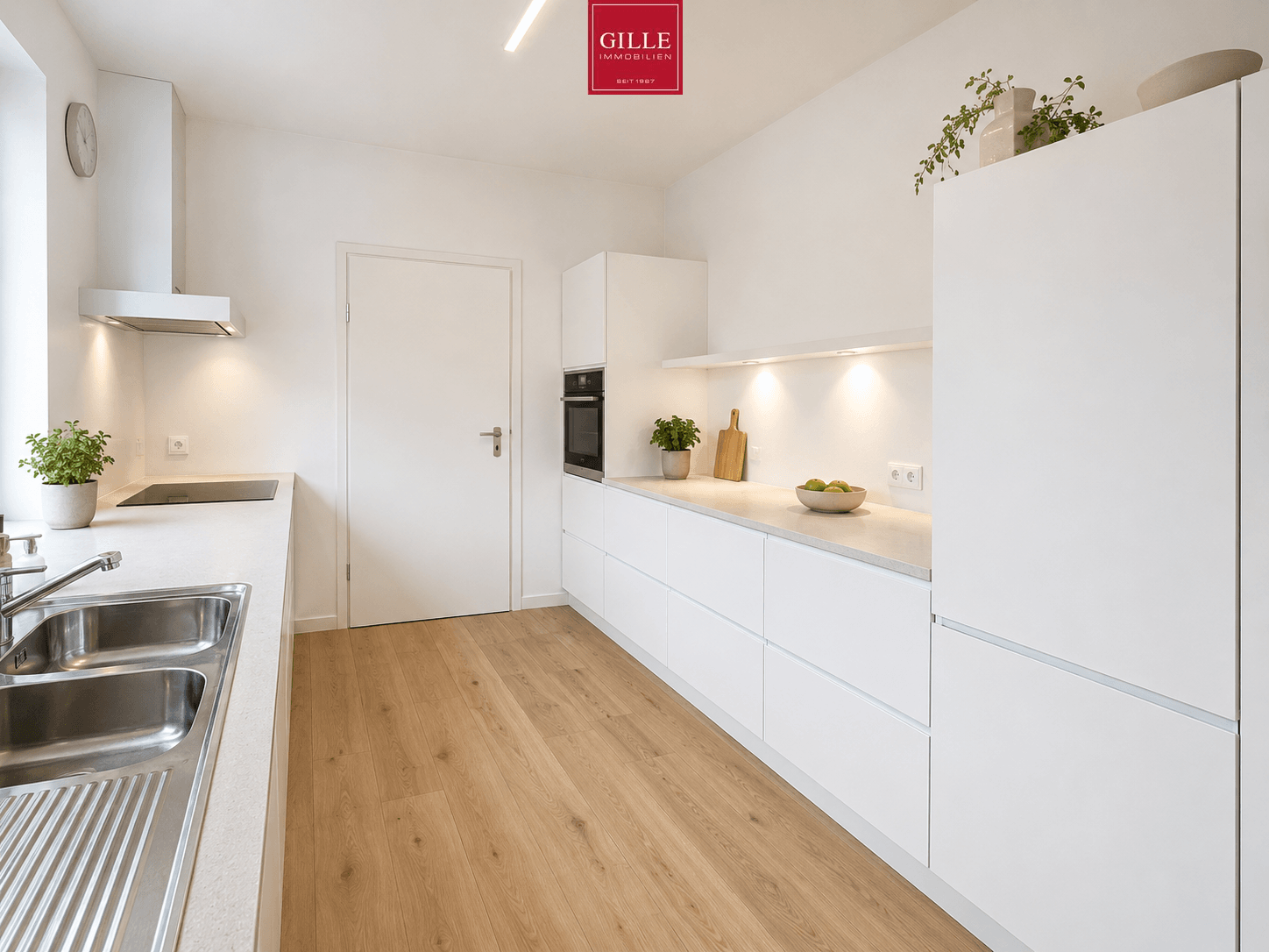 Ansicht 3 von: Stilvoller Bungalow mit beeindruckendem Raumangebot, traumhaftem Garten und Garage in Reuschenberg